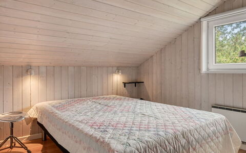 Aderice - 1.6Km from the Sea: Wood, Ceiling, Flooring, Interior Design, Floor, Bedroom, Bed, Room, Bed Sheet, Wood Flooring
