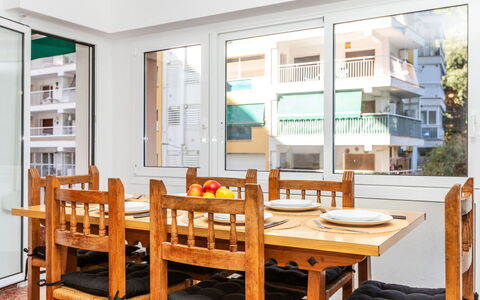 Popa: Furniture, Interior Design, Flooring, Table, Wood, Floor, Chair, Kitchen & Dining Room Table, Dining Room, Ceiling