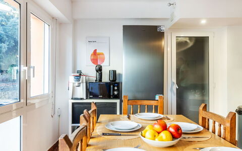 Popa: Furniture, Interior Design, Wood, Flooring, Ceiling, Major Appliance, Floor, Room, Kitchen, Kitchen Appliance