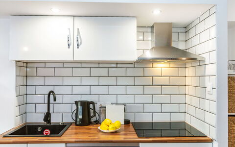 Popa: Kitchen, Countertop, Interior Design, Wall, Cabinetry, Kitchen Appliance, Flooring, Home, Furniture, Major Appliance