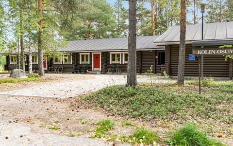 Mäkrä 3: Cottage, Home, Shade, Yard, Siding, Estate, Driveway, Garden Buildings, Log Cabin, Backyard