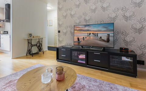 Artunkuja: Interior Design, Furniture, Flooring, Floor, Home, Living Room, Room, Couch, Apartment, Ceiling