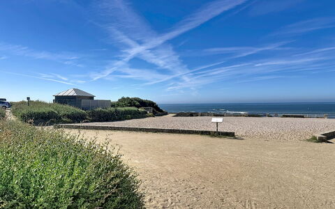 Le Terrier Préfaillais, Jacuzzi: Sky, Blue, Horizon, Ecoregion, Coast, Beach, Coastal And Oceanic Landforms, Sea, Shore, Ocean