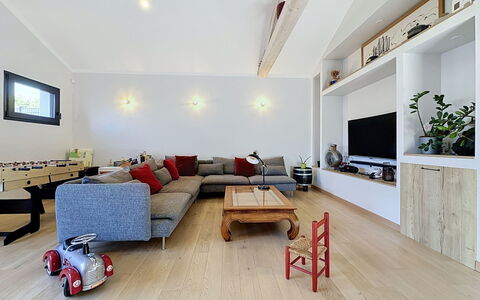 La Plaine-Sur-Mer 801: Furniture, Interior Design, Flooring, Wall, Couch, Floor, Wood, Ceiling, Living Room, Room