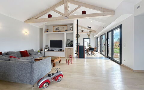 La Plaine-Sur-Mer 801: Furniture, Interior Design, Flooring, Wood, Ceiling, Floor, Couch, Wood Flooring, Living Room, Lighting