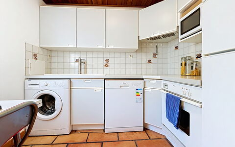 Les Hauts de la Noëveillard: Major Appliance, Flooring, Kitchen, Kitchen Appliance, Floor, Interior Design, Countertop, Ceiling, Sink, Room