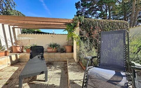 Les Hauts de la Noëveillard: Furniture, Outdoor Furniture, Chair, Garden, Flowerpot, Shade, Backyard, Outdoor Table, Houseplant