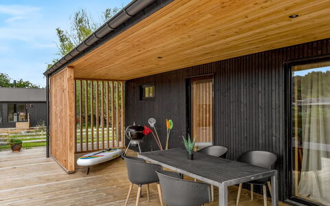 Munibert - 100M from the Sea: Wood, Home, Composite Material, Hardwood, Wood Stain, Deck, Plank, Garden Buildings, Shade, Kitchen & Dining Room Table