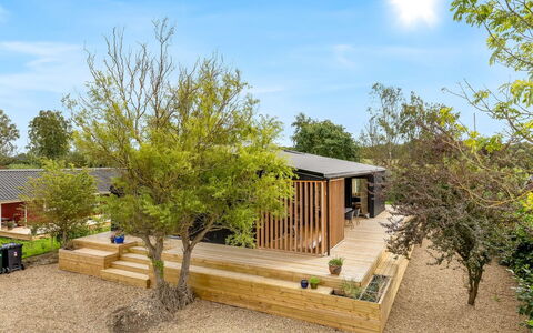 Munibert - 100M from the Sea: Shrub, Land Lot, Garden, Cottage, Garden Buildings, Shade, Shed, Backyard, Hardwood, Yard