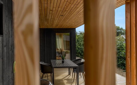 Munibert - 100M from the Sea: Wood, Hardwood, Wood Stain, Plank, Plywood, Wood Flooring, Natural Material, Lumber, Shade, Deck