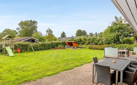 Helrun - 800M from the Sea: Grass, Shrub, Garden, Land Lot, Home, Lawn, Groundcover, Estate, Cottage
