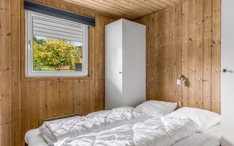 Helrun - 800M from the Sea: Wood, Bedroom, Flooring, Floor, Bed, Ceiling, Interior Design, Bed Sheet, Bedding, Wood Stain