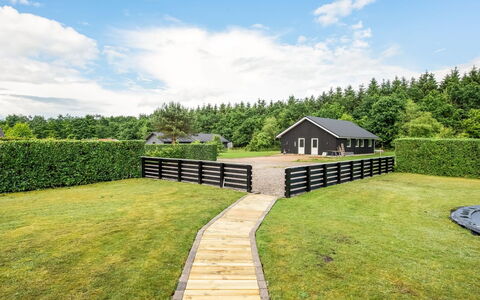Tobias - 30Km from the Sea: Garden, Lawn, Cottage, Fence, Landscaping, Shade, Yard, Park, Home Fencing, Farmhouse