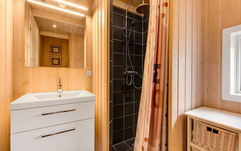 Tobias - 30Km from the Sea: Flooring, Wall, Floor, Wood, Interior Design, Plumbing Fixture, Bathroom Sink, Ceiling, Bathroom Cabinet, Sink