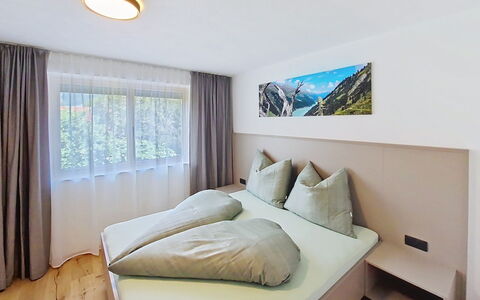 Das Maridl: Interior Design, Room, Bed, Ceiling, Furniture, Bedroom, Floor, Flooring, Curtain, Pillow