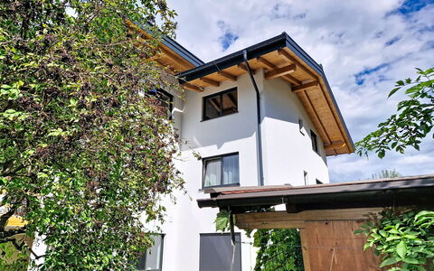 Das Maridl: Building, House, Home, Architecture, Residential Area, Cottage, Siding, Balcony, Daylighting, Villa