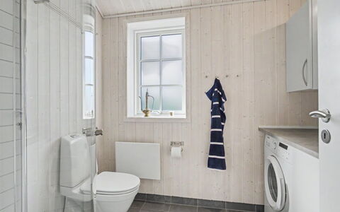 Heidrun - 400M from the Sea: Wall, Flooring, Floor, Wood, Plumbing Fixture, Toilet, Bathroom, Sink, Toilet Seat, Plumbing