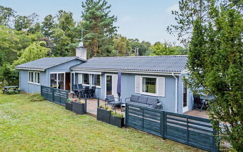 Karelia - 900M from the Sea: House, Home, Roof, Shrub, Cottage, Residential Area, Siding, Porch, Garden, Estate