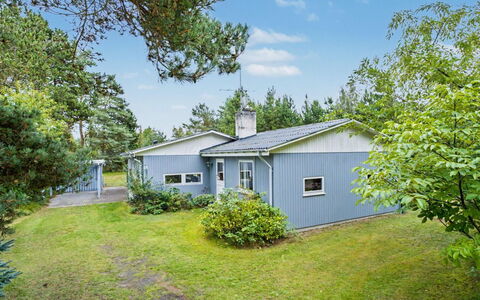 Karelia - 900M from the Sea: House, Shrub, Home, Cottage, Roof, Estate, Groundcover, Garden, Lawn