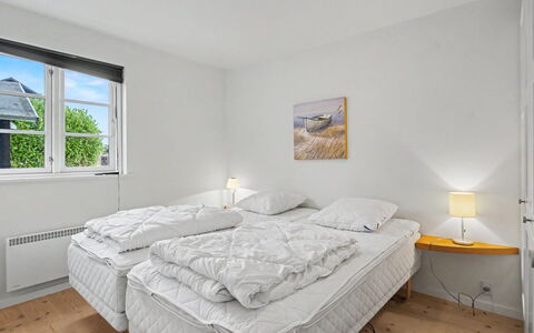 Gunda - 150M from the Sea: Home, Bedroom, Bed, Bedding, Apartment, Bed Frame, Bed Sheet, Freezing, Daylighting, Hotel