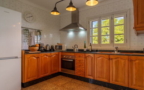 Sa Serra: Kitchen, Kitchen Appliance, Major Appliance, Countertop, Cabinetry, Interior Design, Wood, Kitchen Stove, Home Appliance, Flooring