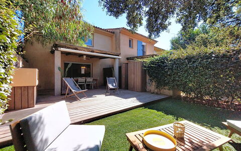 Casa San Ciprianu: Residential Area, Home, House, Garden, Backyard, Shade, Yard, Estate, Hacienda, Landscaping