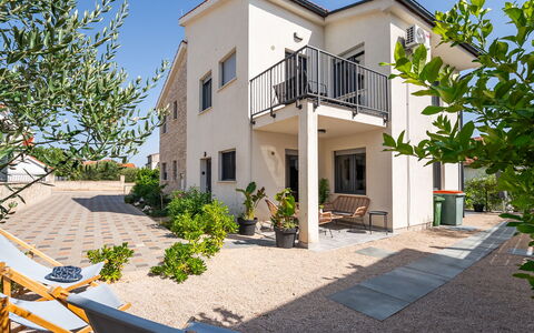 Le Vito: Residential Area, Facade, House, Home, Door, Estate, Shade, Balcony, Driveway, Suburb