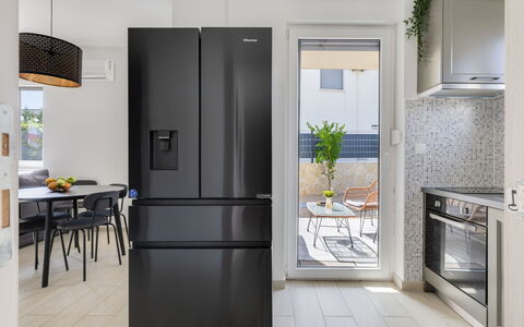 Le Vito: Major Appliance, Kitchen Appliance, Interior Design, Refrigerator, Flooring, Kitchen, Home Appliance, Wood Flooring, Shelf, Shelving