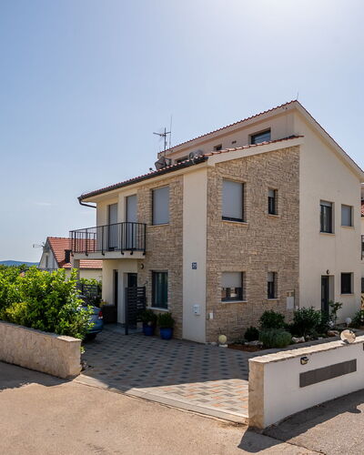 Le Vito: Building, Residential Area, Facade, Neighbourhood, House, Architecture, Town, Home, Urban Design, Roof