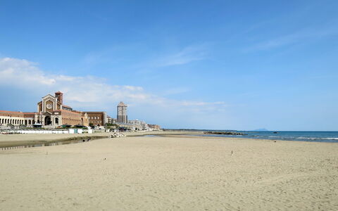 Il Giardino di Anzio: Sky, Coast, Sea, Coastal And Oceanic Landforms, Beach, Shore, Ocean, Tourist Attraction, Sand, Wind Wave