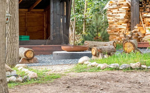 Geeske - 1.1Km from the Sea: Wood, Rock, Garden, Trunk, Backyard, Natural Material, Landscaping, Hardwood, Lumber