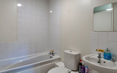 Foxgloves Valley Lodge: Flooring, Floor, Plumbing Fixture, Interior Design, Bathroom, Plumbing, Apartment, Composite Material, Bathtub, Tap