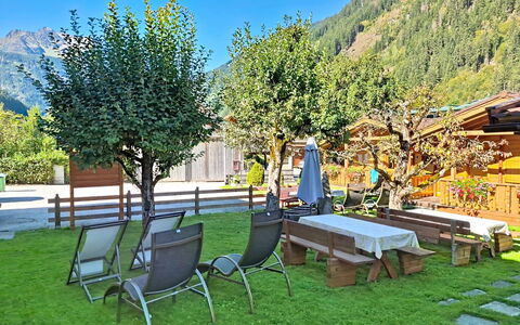 Mayrhofen 44: Mountainous Landforms, Mountain, Hill, Mountain Range, Furniture, Valley, Hill Station, Ridge, Garden, Alps