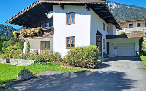 Ferienhaus Lanzinger: Building, House, Roof, Shrub, Home, Residential Area, Cottage, Human Settlement, Rural Area