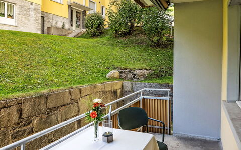 Chesa Salet: Apartment, Shade, Houseplant, Balcony