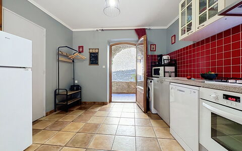 Chateau de la Favède: Wall, Flooring, Floor, Ceiling, Interior Design, Major Appliance, Kitchen, Room, Apartment, Tile