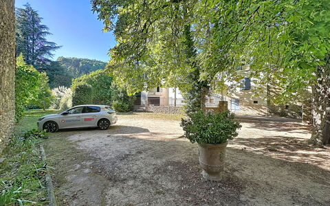 Chateau de la Favède: Tree, Family Car, Driveway, Parking, Luxury Vehicle, City Car, Mid-Size Car