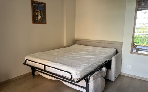 Le Magellan: Furniture, Wood, Floor, Flooring, Bed, Bedroom, Interior Design, Linens, Bed Frame, Room
