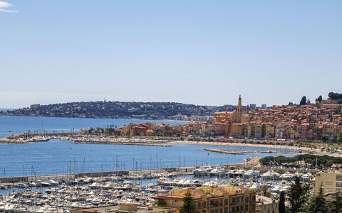 Le Magellan: Water, Body Of Water, Boat, City, Waterway, Watercraft, Urban Area, Marina, Summer, Channel