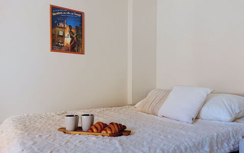 Le Magellan: Furniture, Interior Design, Flooring, Ceiling, Floor, Chair, Room, Lighting, Table, Kitchen & Dining Room Table