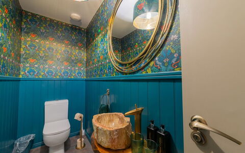 Towan Beach: Bathroom, Plumbing Fixture, Interior Design, Bathroom Sink, Flooring, Lighting, Tap, Plumbing, Floor, Sink