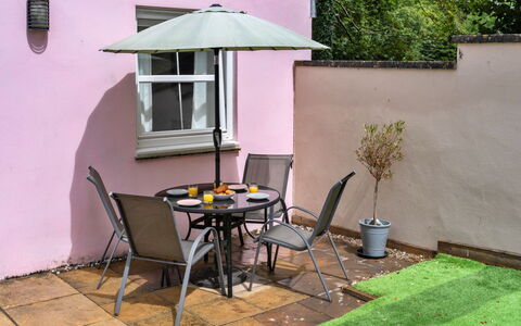 Marshmallow House: Balcony