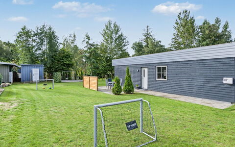 Nina - 600M from the Sea: Garden, Lawn, Yard, Shade, Backyard, Siding, Landscaping, Garden Buildings, Park, Shed