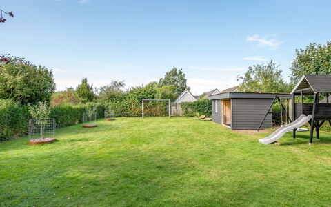 Anarosa - 6Km from the Sea: Grass, Garden, Land Lot, Lawn, Backyard, Shade, Garden Buildings, Groundcover