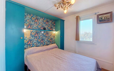 A Casetta: Wood, Interior Design, Floor, Bedroom, Room, Ceiling, Bed Sheet, Bedding, Bed, Apartment