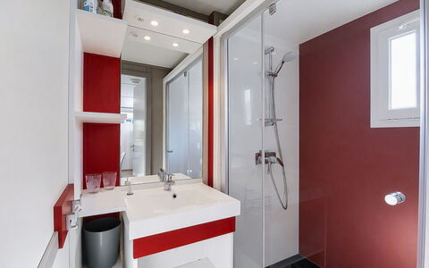 A Casetta: Bathroom, Plumbing Fixture, Flooring, Floor, Sink, Interior Design, Bathroom Sink, Tap, Plumbing, Toilet