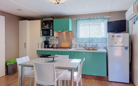 A Casetta: Kitchen, Furniture, Interior Design, Major Appliance, Flooring, Countertop, Wood, Kitchen Appliance, Floor, Room