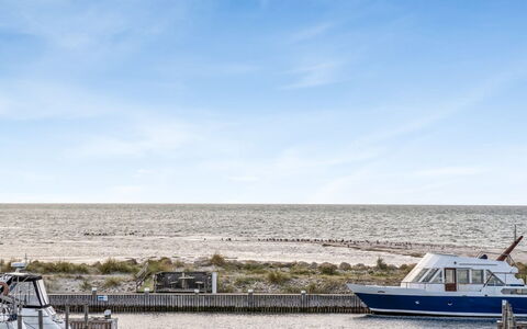 Jela - 10M from the Sea: Sky, Water, Boat, Horizon, Watercraft, Sea, Coastal And Oceanic Landforms, Coast, Ocean, Naval Architecture