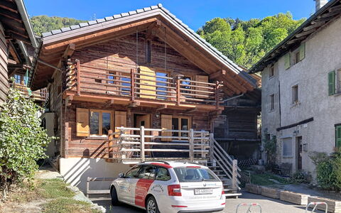 Perray 22: House, Door, Cottage, Balcony, Siding, Log Cabin, Stairs