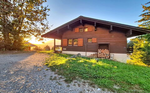 Valdemosa: House, Architecture, Landscape, Rural Area, Cottage, Home, Roof, Land Lot, Slope, Farmhouse